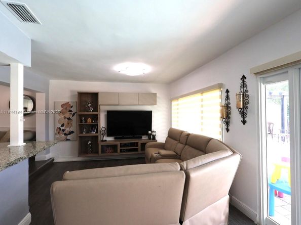 9170 NW 24th Pl, Sunrise FL 33322