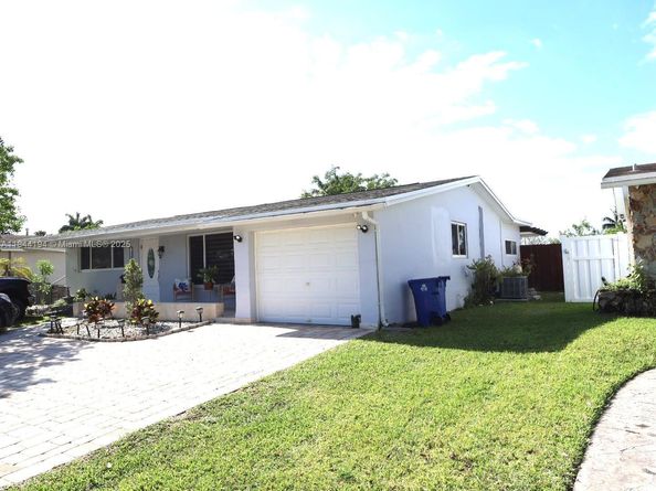 9170 NW 24th Pl, Sunrise FL 33322