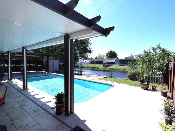 9170 NW 24th Pl, Sunrise FL 33322