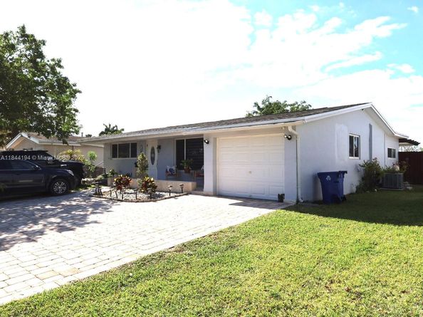 9170 NW 24th Pl, Sunrise FL 33322