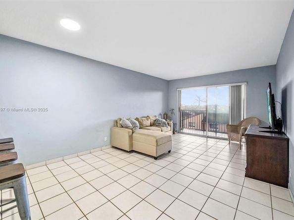 8005 Lake Dr 404, Doral FL 33166