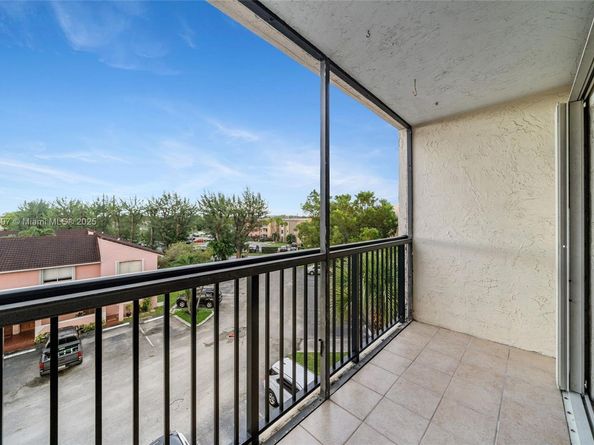 8005 Lake Dr 404, Doral FL 33166