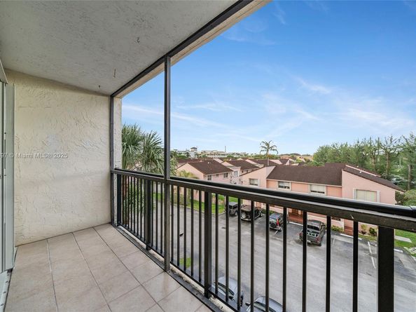 8005 Lake Dr 404, Doral FL 33166