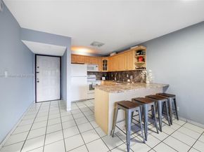 8005 Lake Dr 404, Doral FL 33166