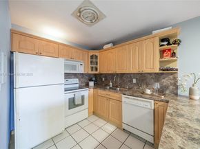 8005 Lake Dr 404, Doral FL 33166