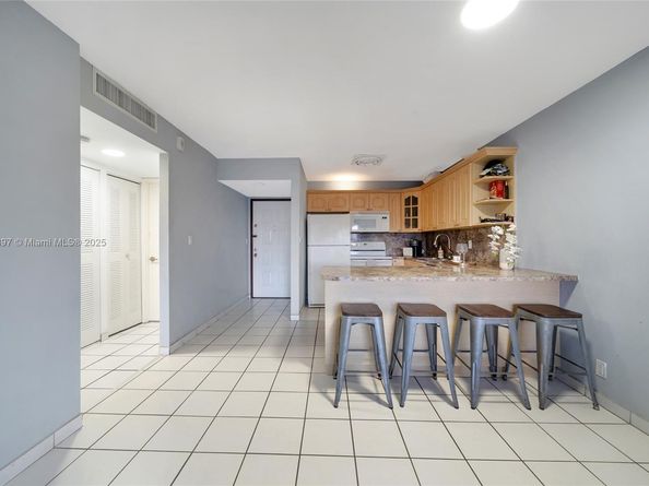 8005 Lake Dr 404, Doral FL 33166