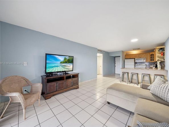 8005 Lake Dr 404, Doral FL 33166