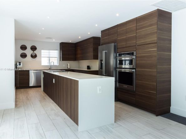 1080 NE 104th St, Miami Shores FL 33138