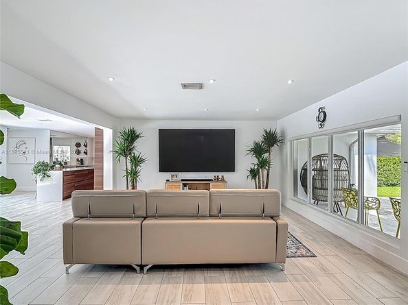 1080 NE 104th St, Miami Shores FL 33138