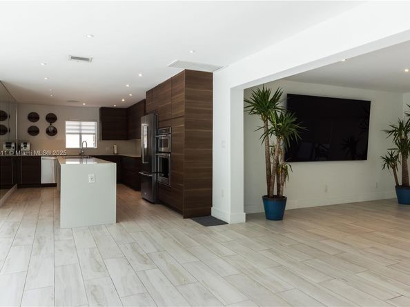 1080 NE 104th St, Miami Shores FL 33138