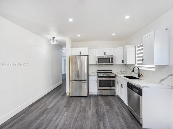 1704 S Le Jeune Rd, Coral Gables FL 33134