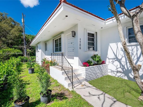 1704 S Le Jeune Rd, Coral Gables FL 33134