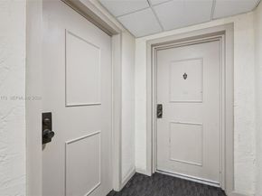 2201 Brickell Ave 77, Miami FL 33129