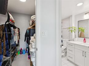 2201 Brickell Ave 77, Miami FL 33129