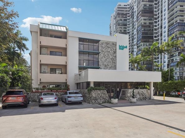 2201 Brickell Ave 77, Miami FL 33129