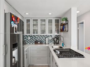 2201 Brickell Ave 77, Miami FL 33129