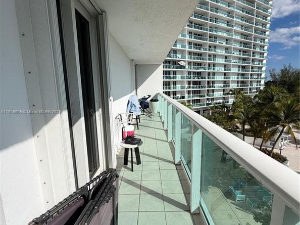 100 Bayview Dr 425, Sunny Isles Beach FL 33160