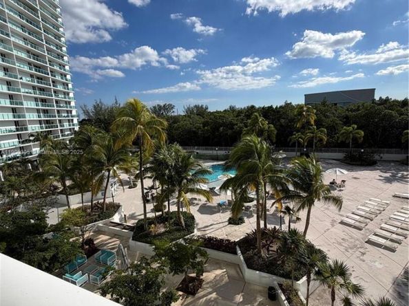100 Bayview Dr 425, Sunny Isles Beach FL 33160