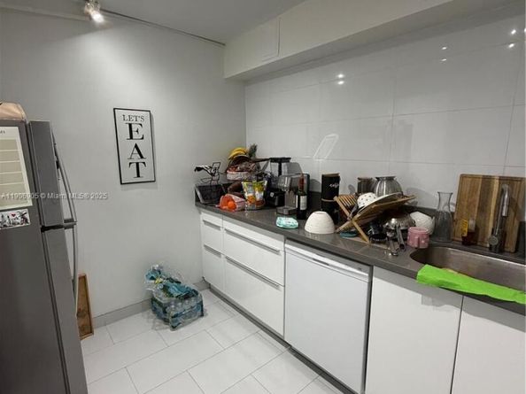 100 Bayview Dr 425, Sunny Isles Beach FL 33160