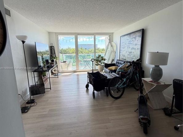 100 Bayview Dr 425, Sunny Isles Beach FL 33160