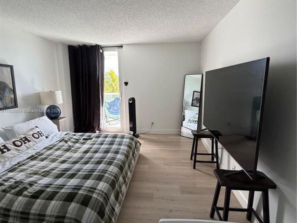 100 Bayview Dr 425, Sunny Isles Beach FL 33160