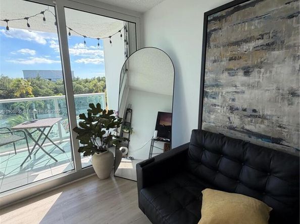 100 Bayview Dr 425, Sunny Isles Beach FL 33160