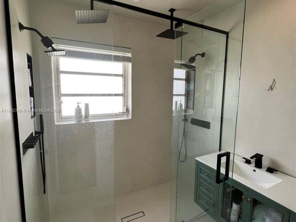 511 NW 39th Ave, Miami FL 33126