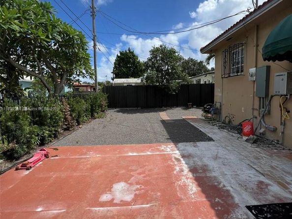 511 NW 39th Ave, Miami FL 33126