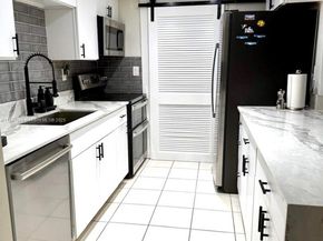 210 Lakeview Dr 102, Weston FL 33326