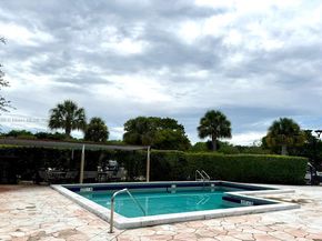 210 Lakeview Dr 102, Weston FL 33326