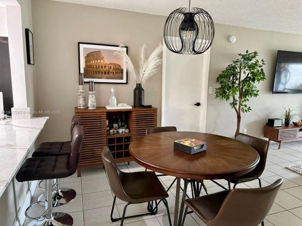 210 Lakeview Dr 102, Weston FL 33326