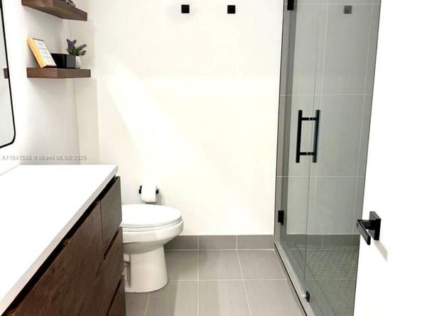 210 Lakeview Dr 102, Weston FL 33326