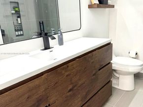 210 Lakeview Dr 102, Weston FL 33326