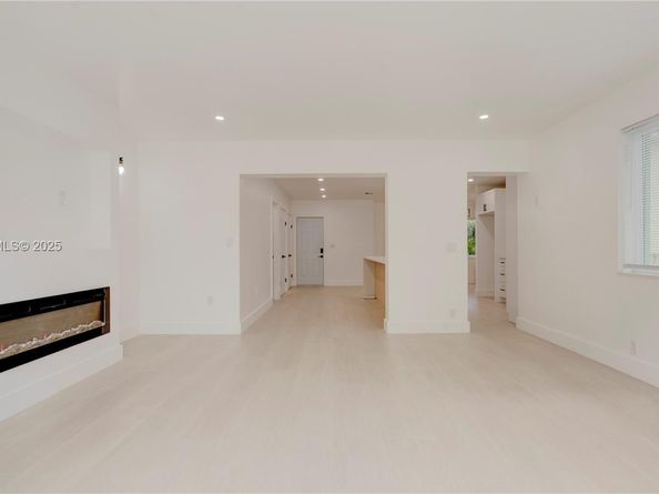 1230 NE 133rd St, North Miami FL 33161