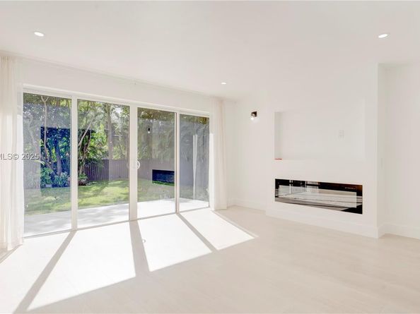 1230 NE 133rd St, North Miami FL 33161