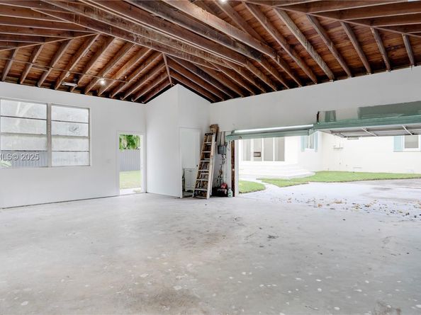 1230 NE 133rd St, North Miami FL 33161