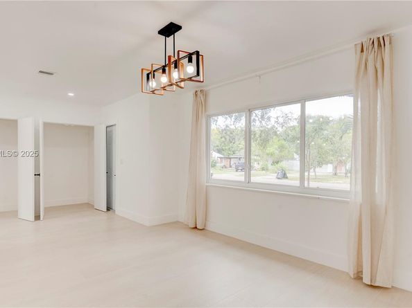 1230 NE 133rd St, North Miami FL 33161