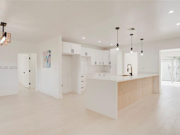 1230 NE 133rd St, North Miami FL 33161