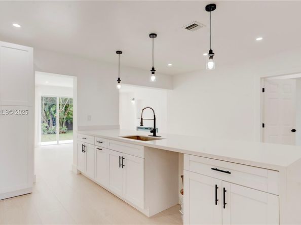 1230 NE 133rd St, North Miami FL 33161