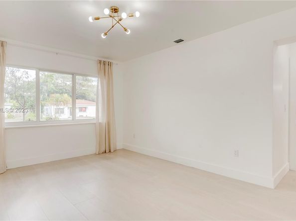 1230 NE 133rd St, North Miami FL 33161