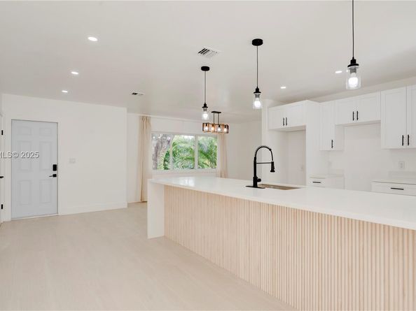 1230 NE 133rd St, North Miami FL 33161