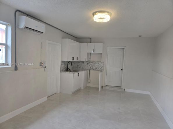 6455 Custer St, Hollywood FL 33024