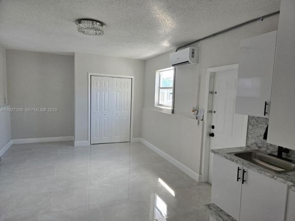 6455 Custer St, Hollywood FL 33024