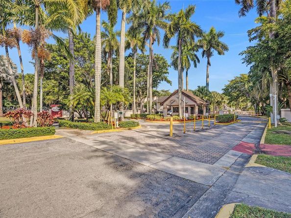 14001 SW 91st Ter 14001, Miami FL 33186