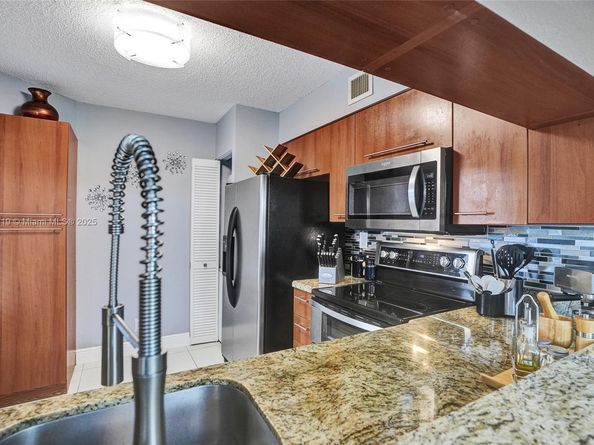 14001 SW 91st Ter 14001, Miami FL 33186