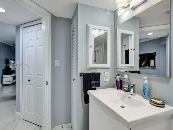 14001 SW 91st Ter 14001, Miami FL 33186