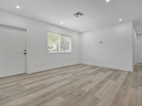 1401 NE 152nd St, North Miami Beach FL 33162