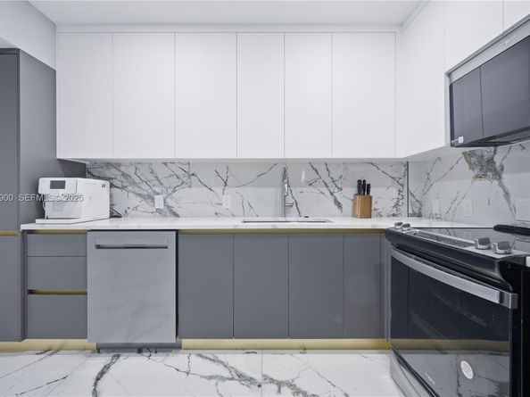 4200 Hillcrest Dr 802, Hollywood FL 33021