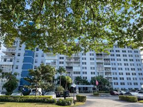 4200 Hillcrest Dr 802, Hollywood FL 33021