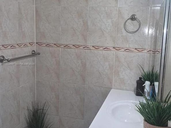 1225 NW 189th Ter, Miami Gardens FL 33169